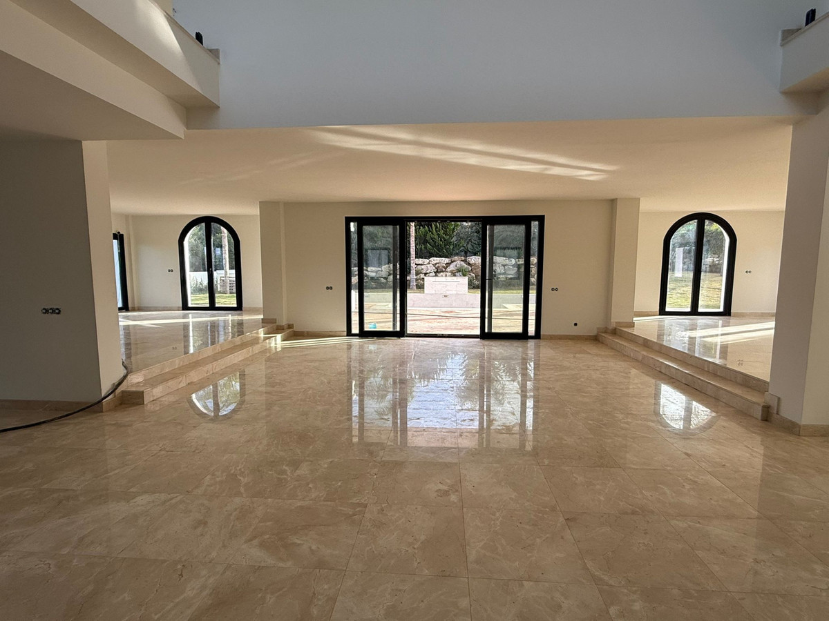 Se vende Villa - Chalet de 5 dormitorios en Costa Del Sol, Cadiz, España