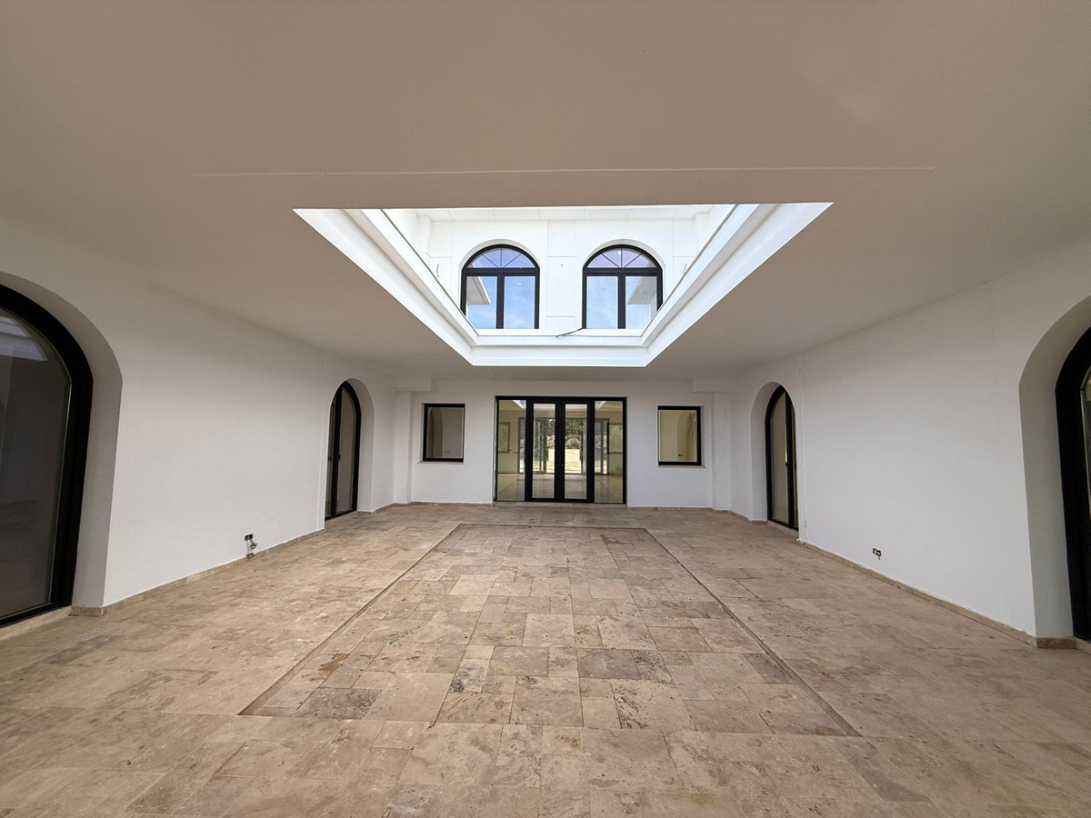 Se vende Villa - Chalet de 5 dormitorios en Costa Del Sol, Cadiz, España