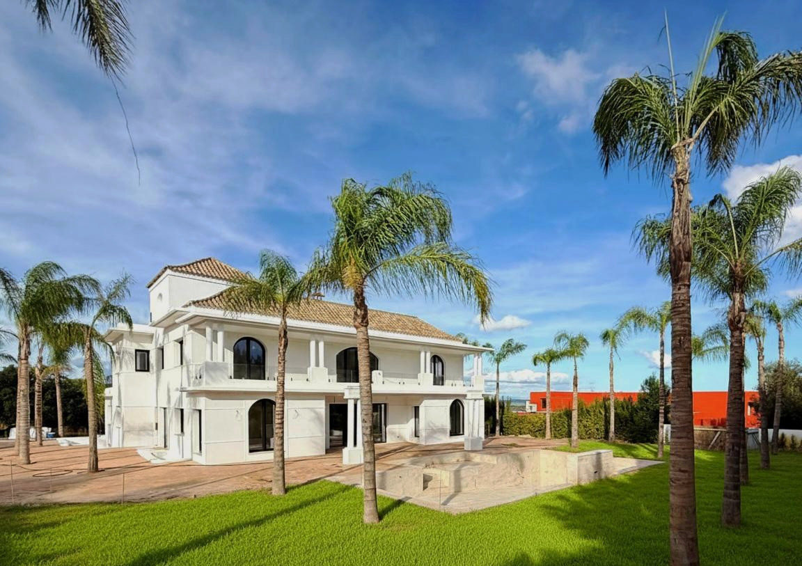 Se vende Villa - Chalet de 5 dormitorios en Costa Del Sol, Cadiz, España