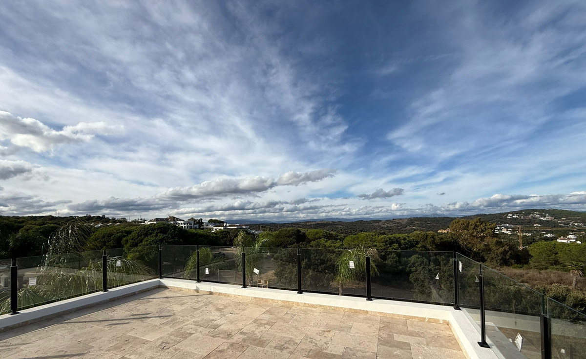 Se vende Villa - Chalet de 5 dormitorios en Costa Del Sol, Cadiz, España