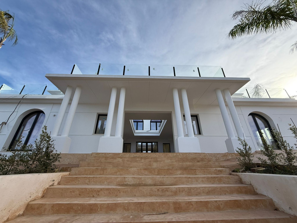 Se vende Villa - Chalet de 5 dormitorios en Costa Del Sol, Cadiz, España