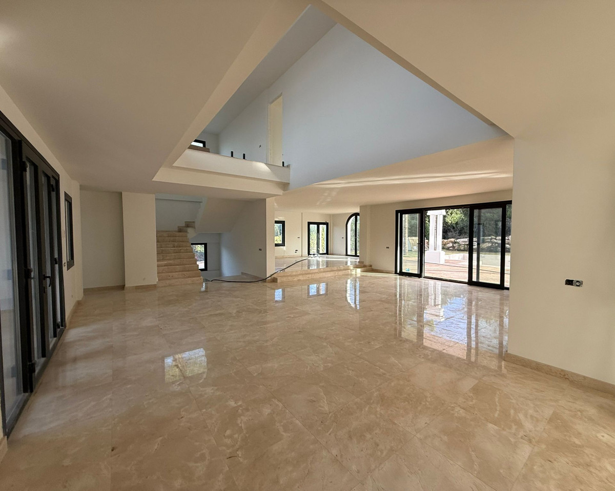 Se vende Villa - Chalet de 5 dormitorios en Costa Del Sol, Cadiz, España