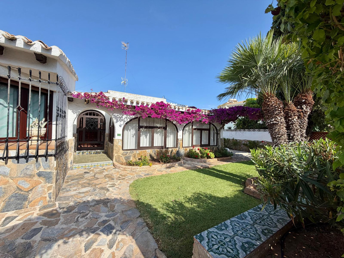 Se vende Villa - Chalet de 3 dormitorios en Costa Blanca, Alicante, España