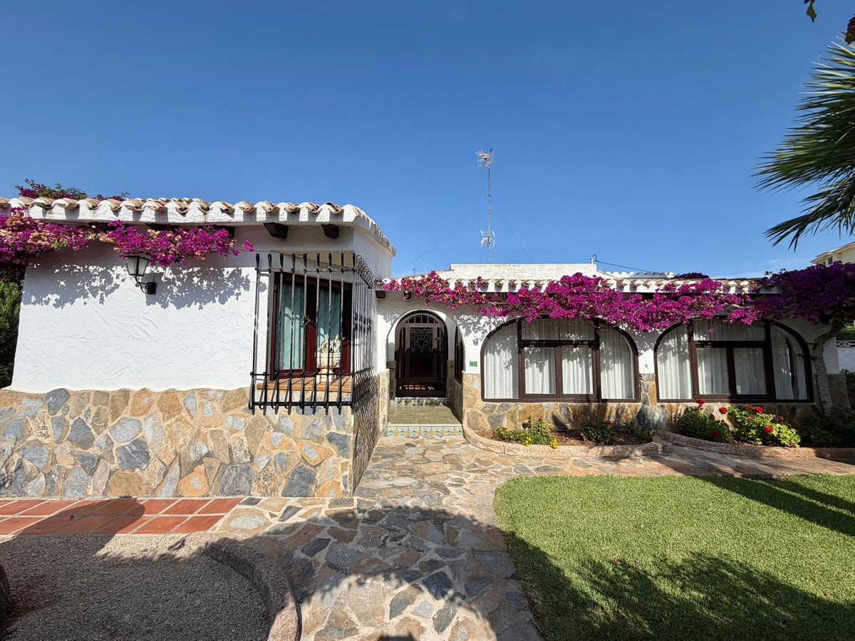 Se vende Villa - Chalet de 3 dormitorios en Costa Blanca, Alicante, España