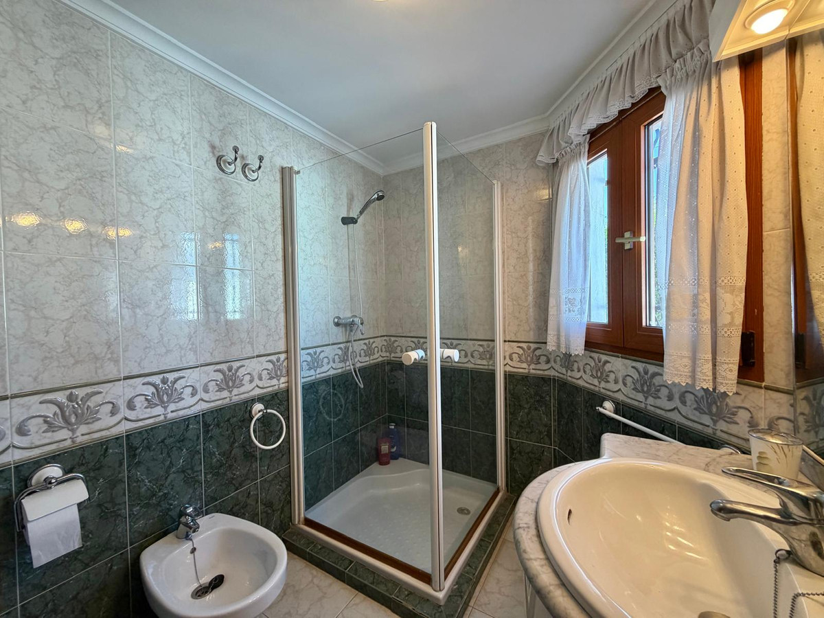 Se vende Villa - Chalet de 3 dormitorios en Costa Blanca, Alicante, España