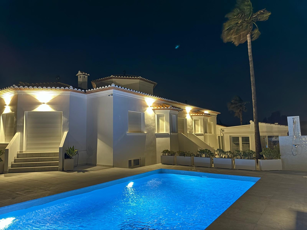 Se vende Villa - Chalet de 5 dormitorios en Costa Blanca, Alicante, España