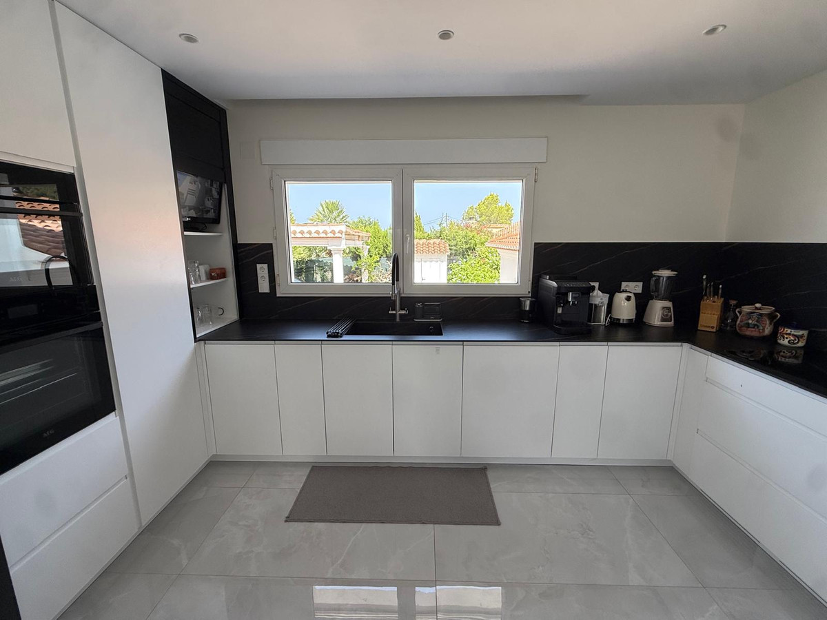 Se vende Villa - Chalet de 5 dormitorios en Costa Blanca, Alicante, España