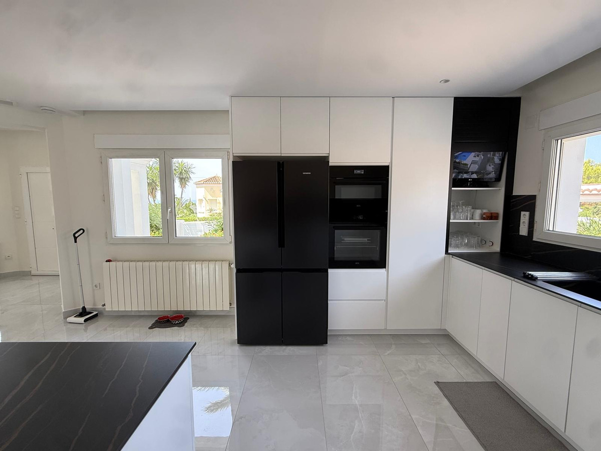 Se vende Villa - Chalet de 5 dormitorios en Costa Blanca, Alicante, España