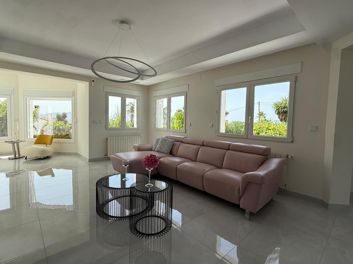 Se vende Villa - Chalet de 5 dormitorios en Costa Blanca, Alicante, España