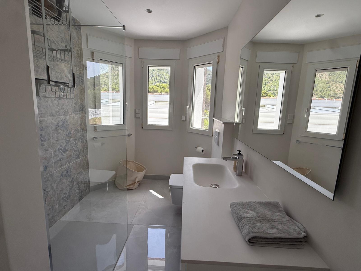 Se vende Villa - Chalet de 5 dormitorios en Costa Blanca, Alicante, España