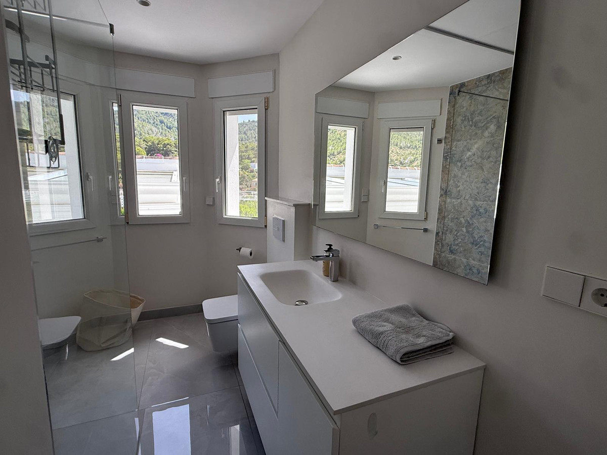 Se vende Villa - Chalet de 5 dormitorios en Costa Blanca, Alicante, España