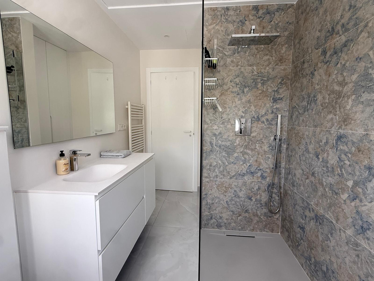 Se vende Villa - Chalet de 5 dormitorios en Costa Blanca, Alicante, España