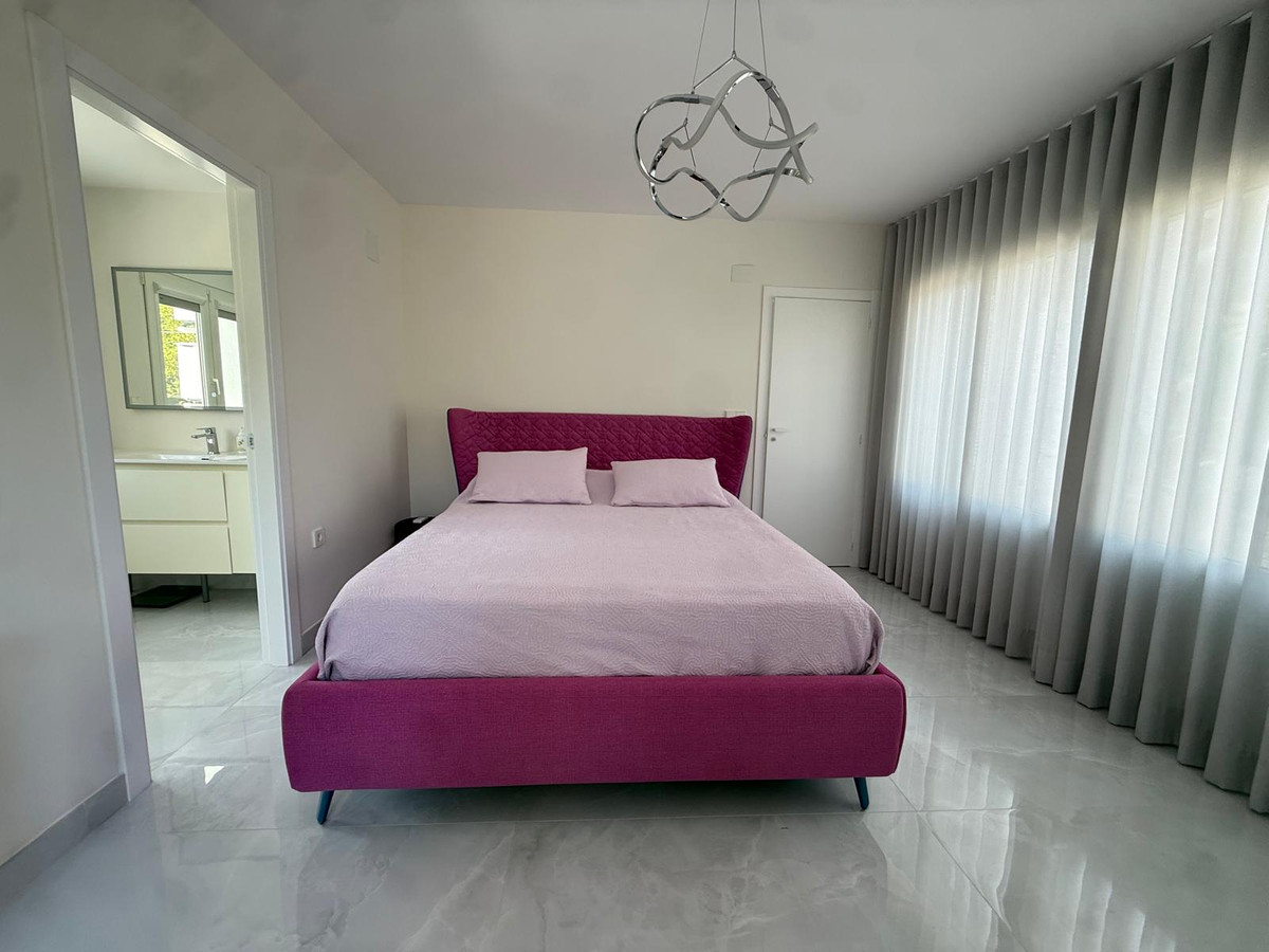 Se vende Villa - Chalet de 5 dormitorios en Costa Blanca, Alicante, España