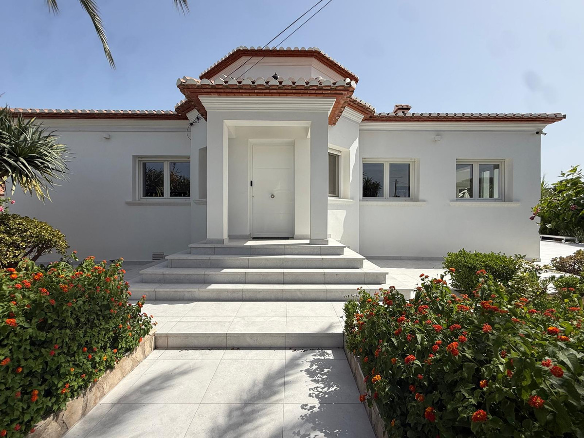 Se vende Villa - Chalet de 5 dormitorios en Costa Blanca, Alicante, España