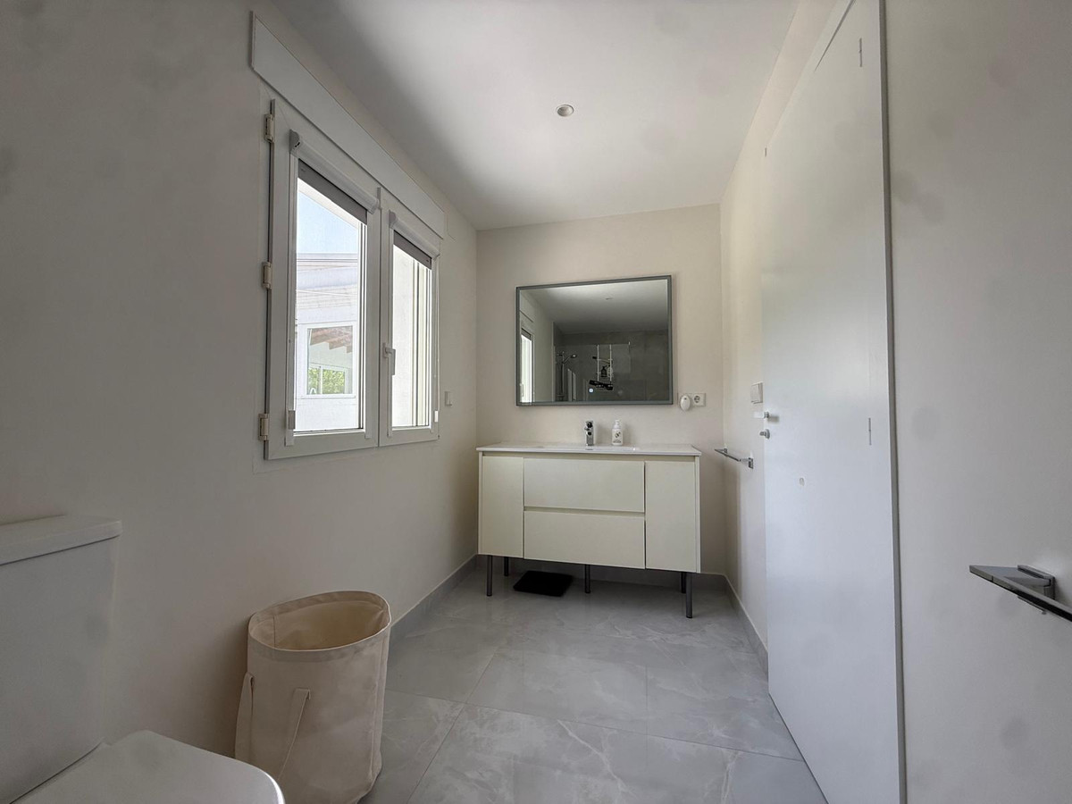 Se vende Villa - Chalet de 5 dormitorios en Costa Blanca, Alicante, España
