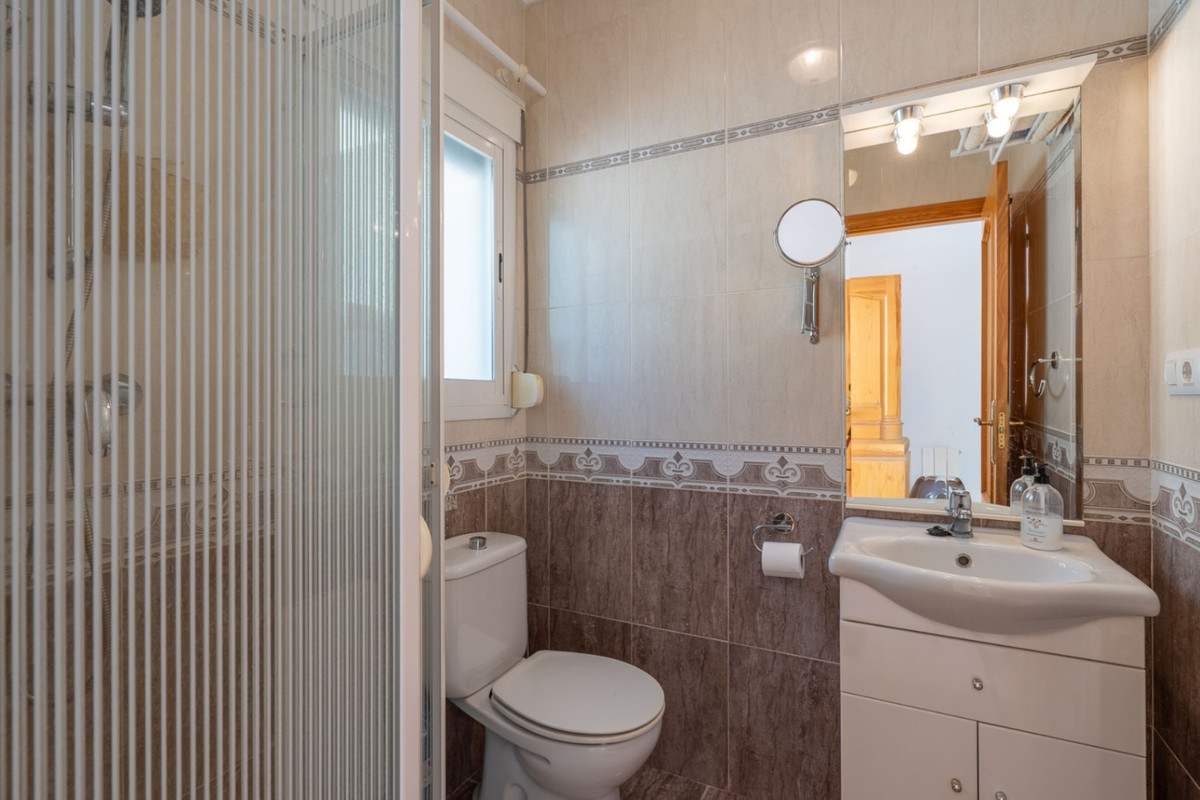Se vende Villa - Chalet de 5 dormitorios en Costa Blanca, Alicante, España