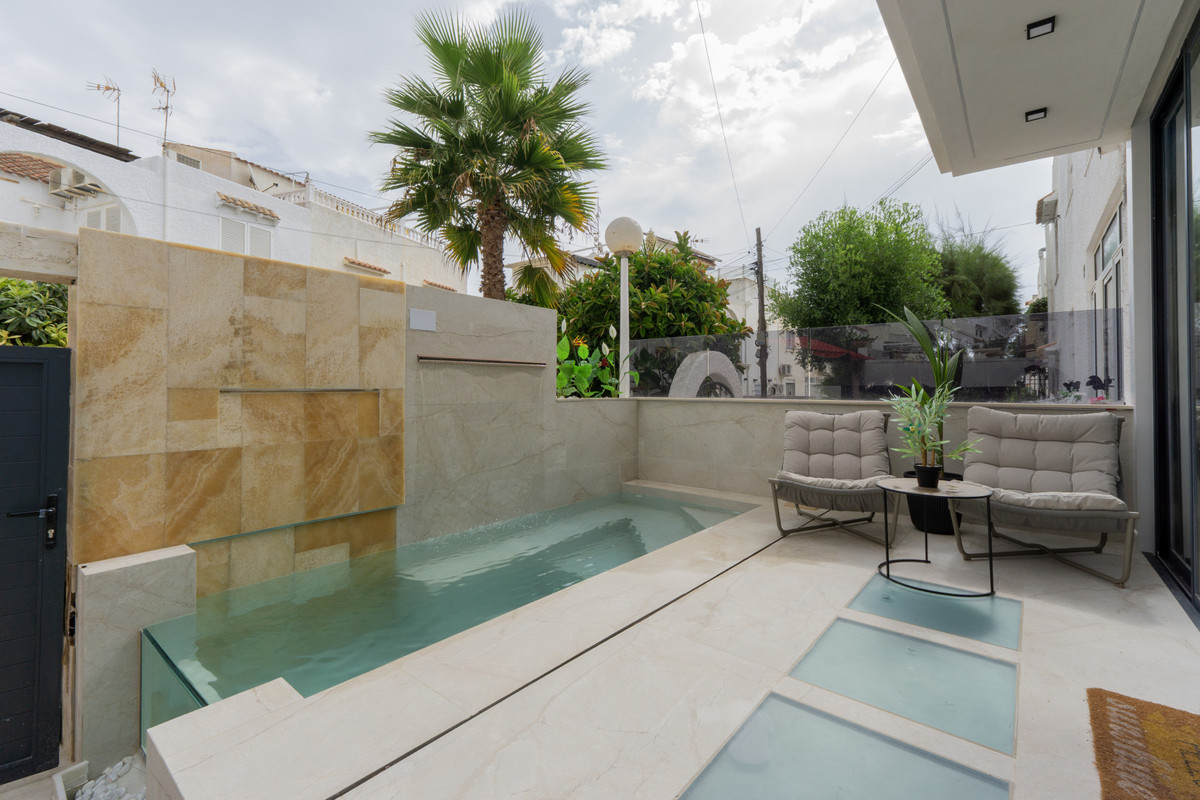 Se vende Villa - Chalet de 3 dormitorios en Costa Blanca, Alicante, España