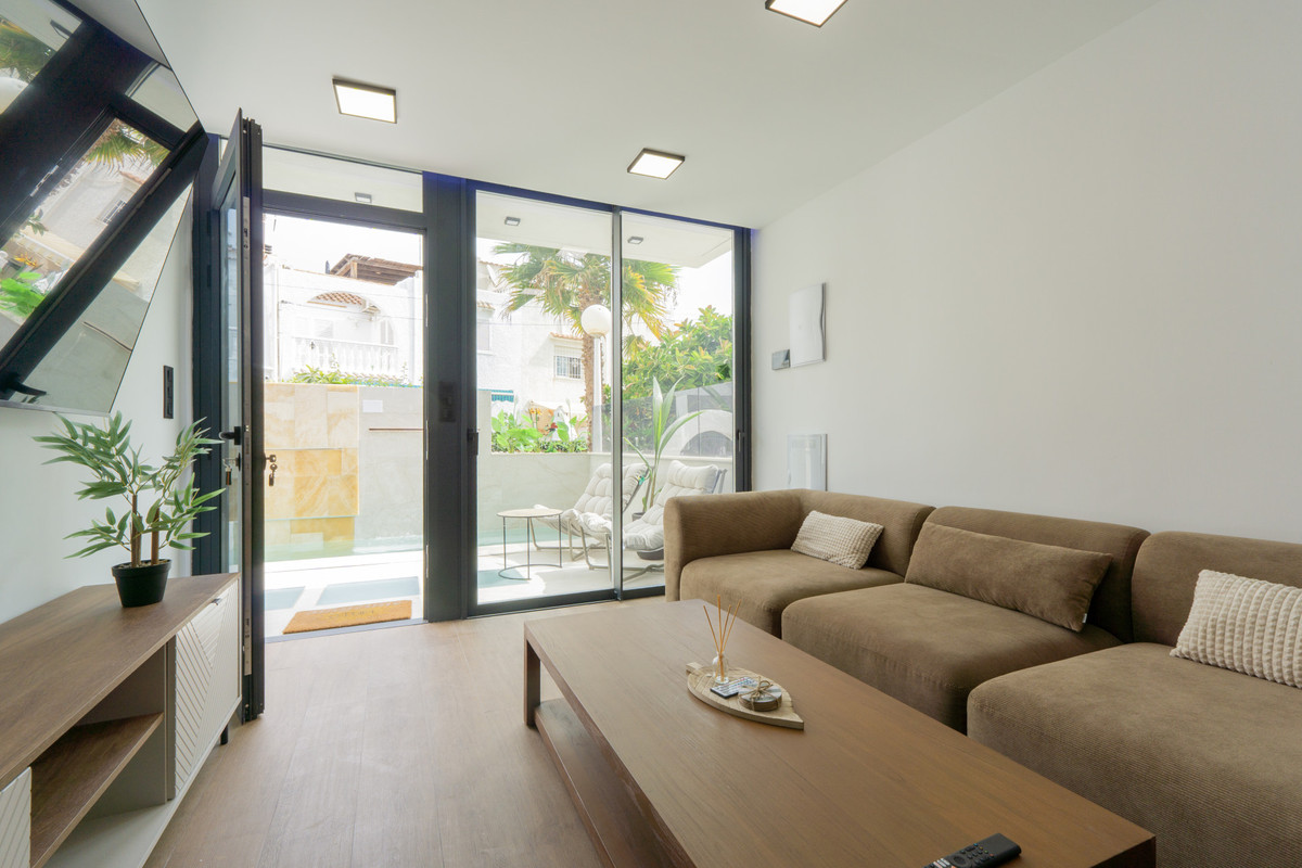 Se vende Villa - Chalet de 3 dormitorios en Costa Blanca, Alicante, España