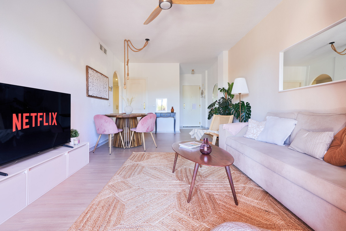 Se vende Apartamento Planta Media de 2 dormitorios en Costa Del Sol, Málaga, España