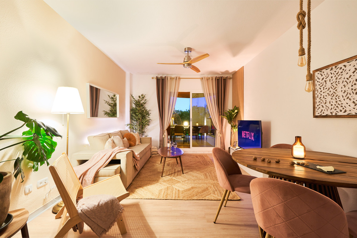 Se vende Apartamento Planta Media de 2 dormitorios en Costa Del Sol, Málaga, España