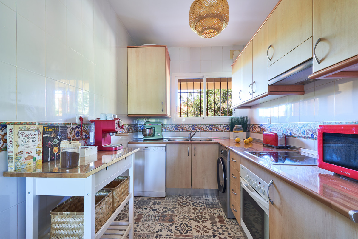 Se vende Apartamento Planta Media de 2 dormitorios en Costa Del Sol, Málaga, España