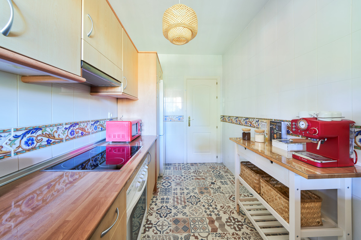 Se vende Apartamento Planta Media de 2 dormitorios en Costa Del Sol, Málaga, España