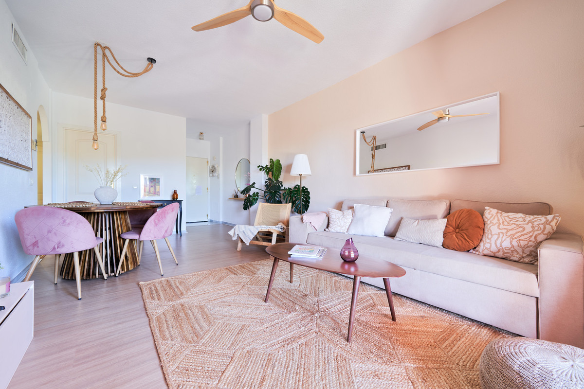 Se vende Apartamento Planta Media de 2 dormitorios en Costa Del Sol, Málaga, España
