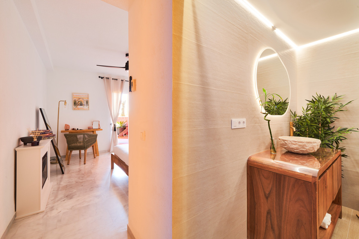 Se vende Apartamento Planta Media de 2 dormitorios en Costa Del Sol, Málaga, España