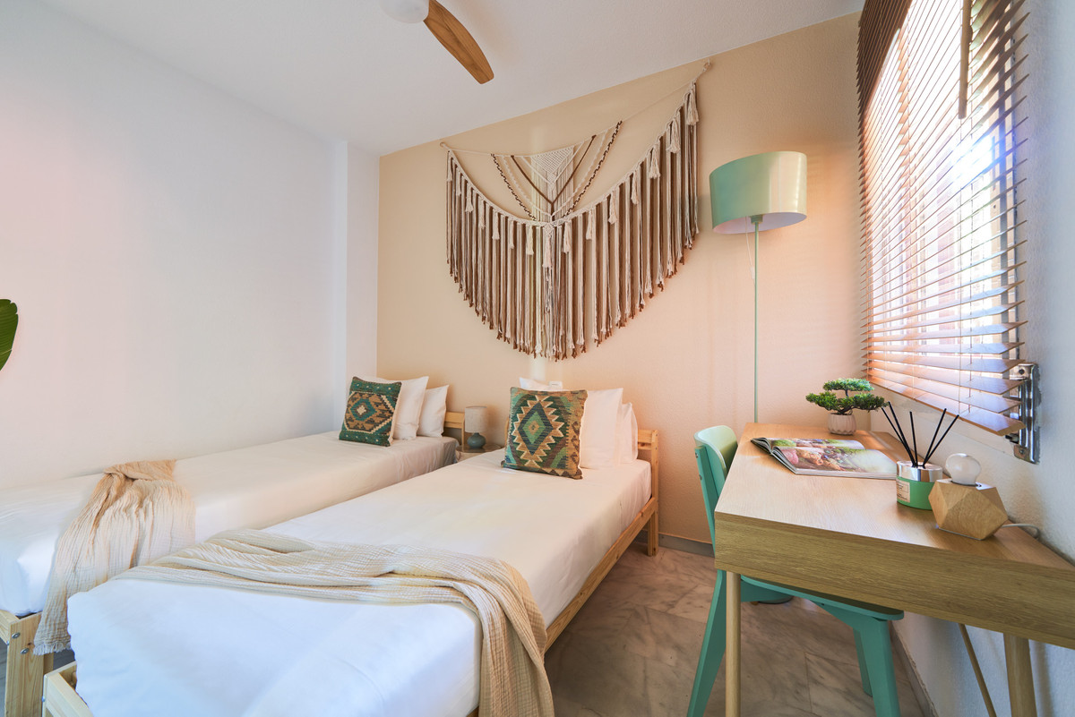 Se vende Apartamento Planta Media de 2 dormitorios en Costa Del Sol, Málaga, España