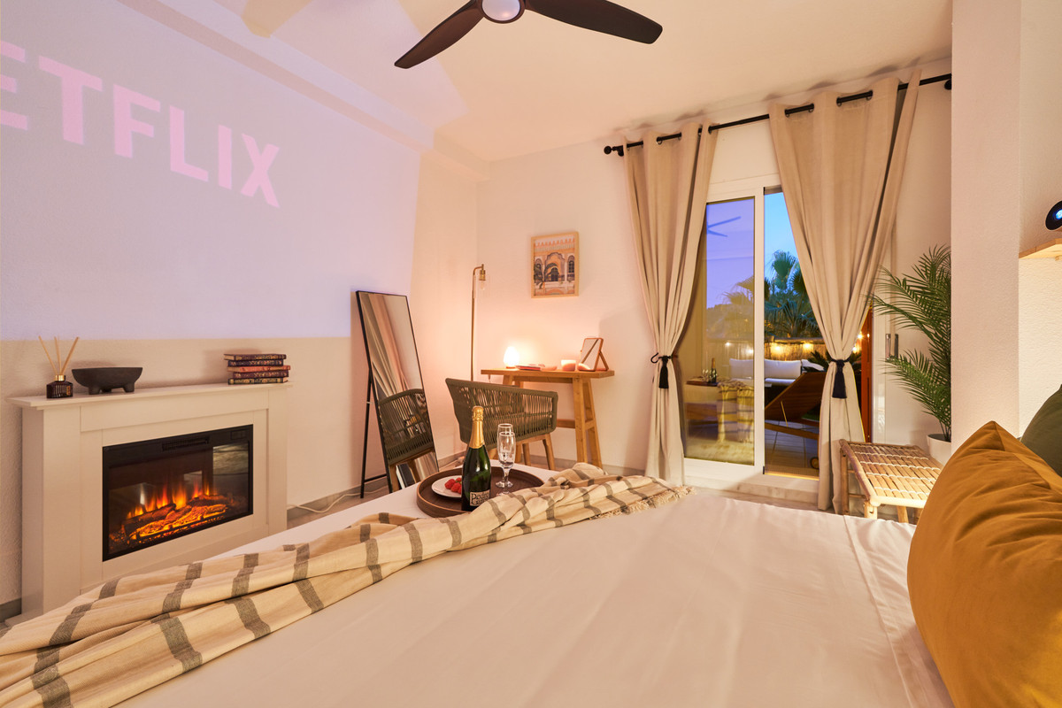 Se vende Apartamento Planta Media de 2 dormitorios en Costa Del Sol, Málaga, España