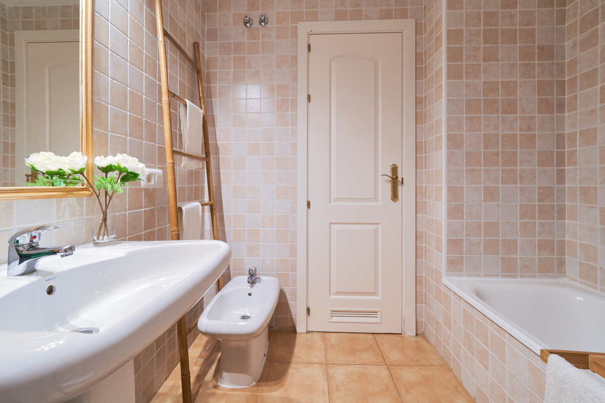 Se vende Apartamento Planta Media de 2 dormitorios en Costa Del Sol, Málaga, España