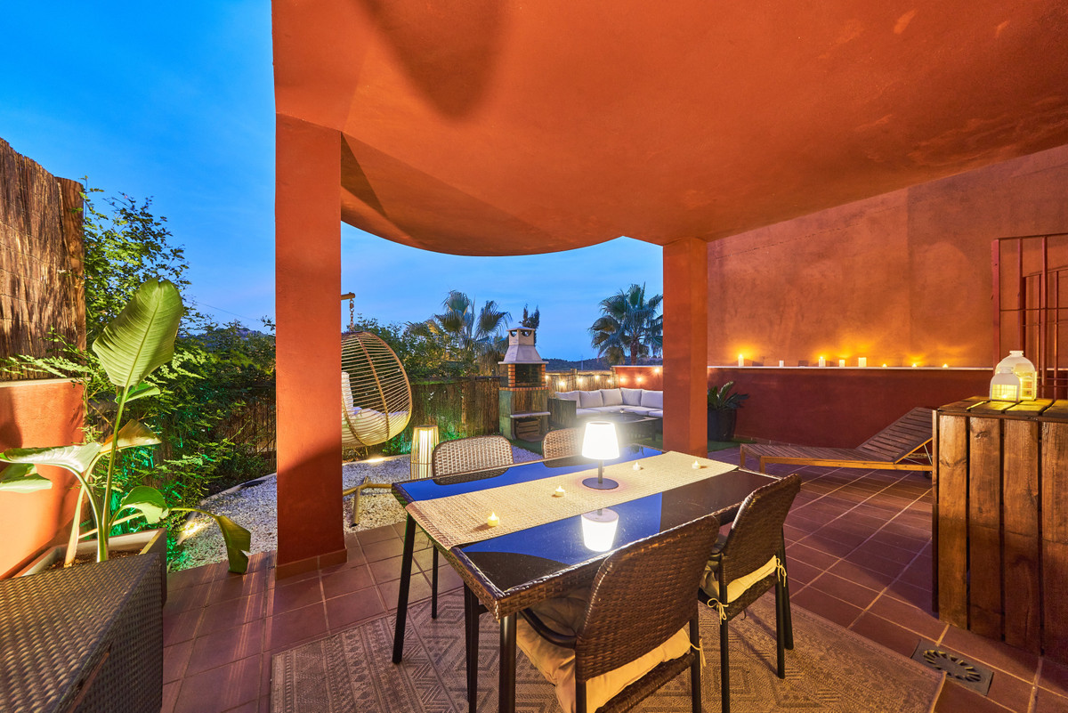 Se vende Apartamento Planta Media de 2 dormitorios en Costa Del Sol, Málaga, España