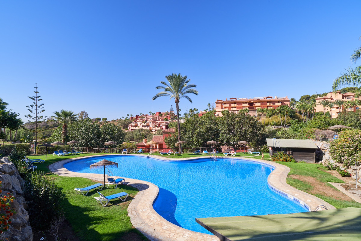 Se vende Apartamento Planta Media de 2 dormitorios en Costa Del Sol, Málaga, España
