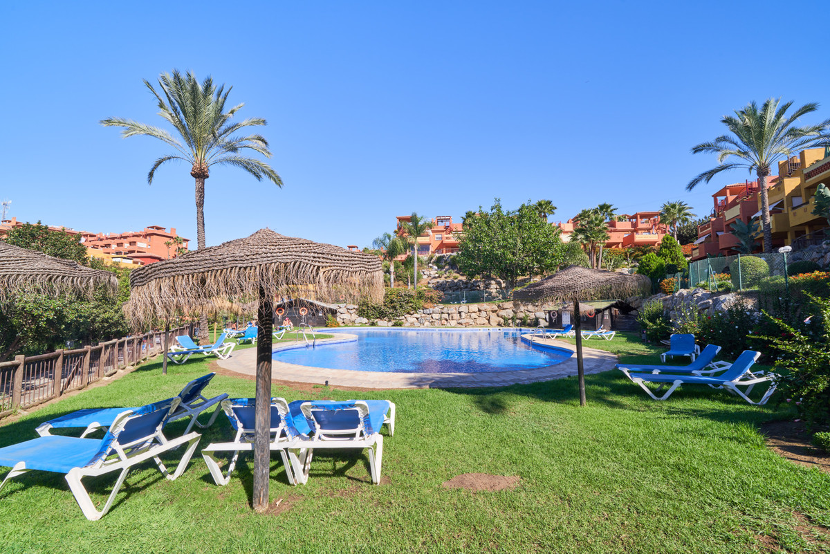 Se vende Apartamento Planta Media de 2 dormitorios en Costa Del Sol, Málaga, España