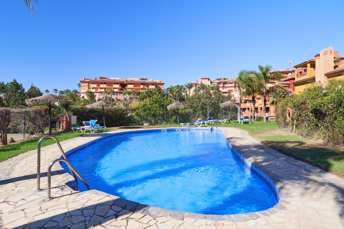 Se vende Apartamento Planta Media de 2 dormitorios en Costa Del Sol, Málaga, España