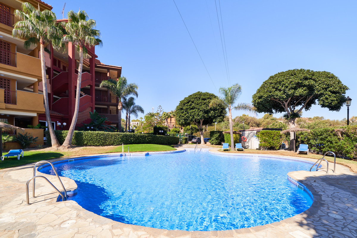 Se vende Apartamento Planta Media de 2 dormitorios en Costa Del Sol, Málaga, España