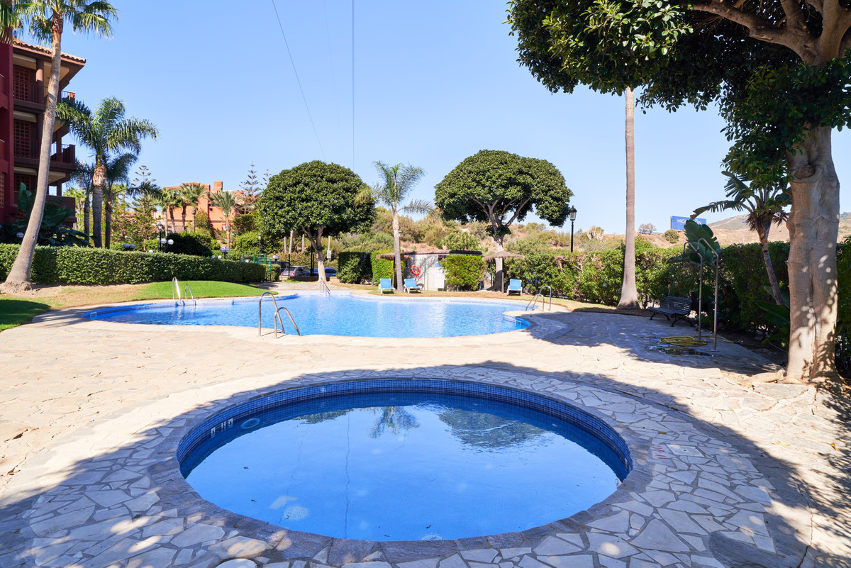 Se vende Apartamento Planta Media de 2 dormitorios en Costa Del Sol, Málaga, España