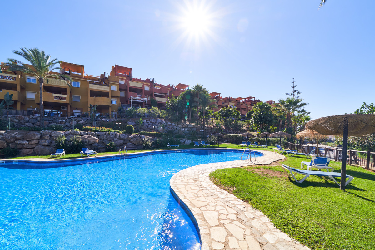 Se vende Apartamento Planta Media de 2 dormitorios en Costa Del Sol, Málaga, España