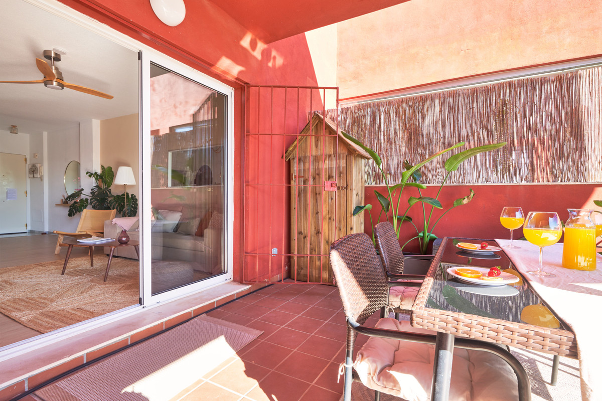 Se vende Apartamento Planta Media de 2 dormitorios en Costa Del Sol, Málaga, España