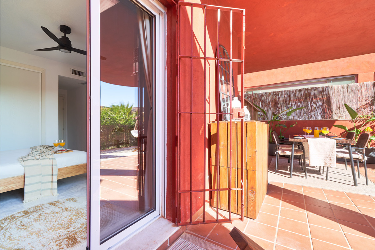 Se vende Apartamento Planta Media de 2 dormitorios en Costa Del Sol, Málaga, España