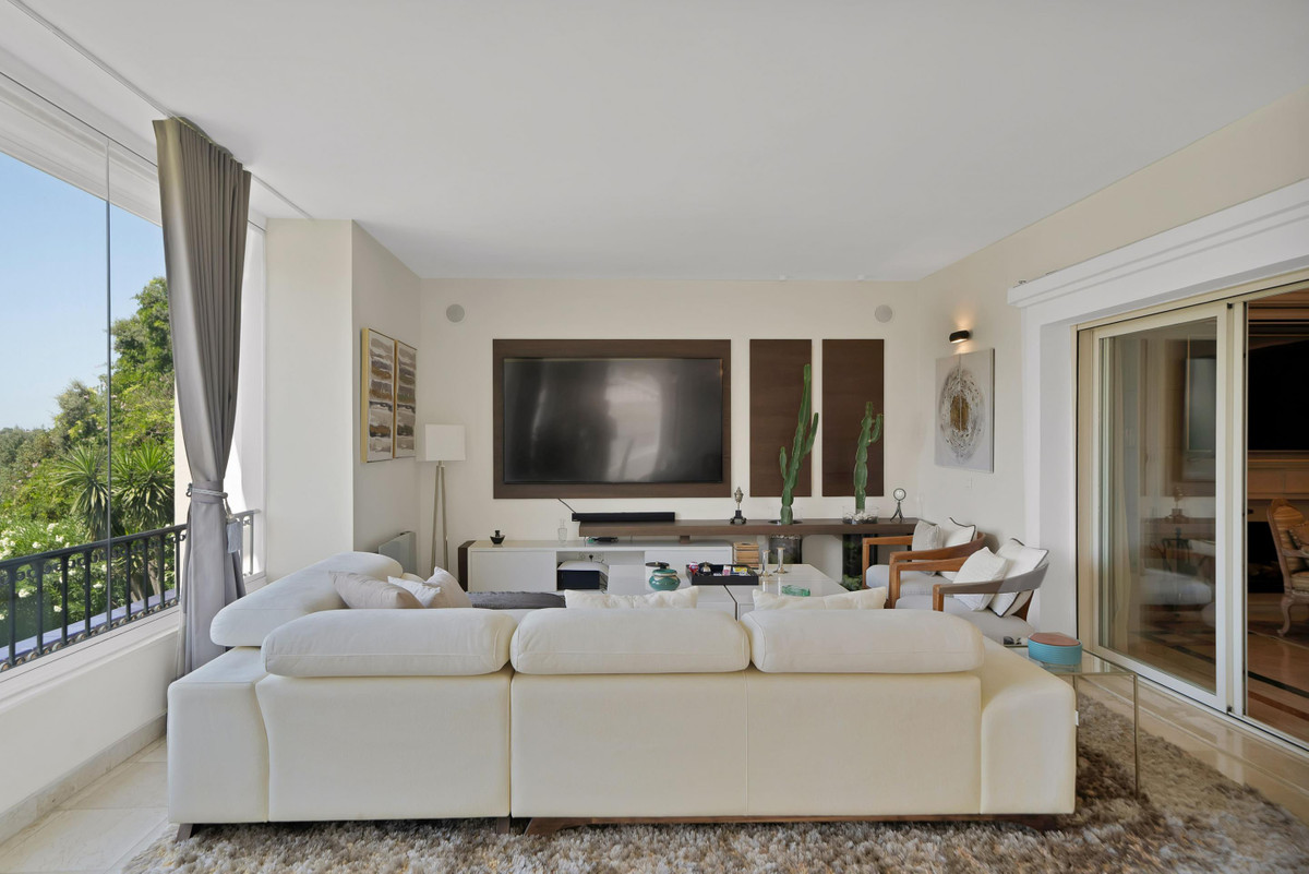 3 Bed Apartment for sale in Marbella Costa Del Sol, Málaga, Spain