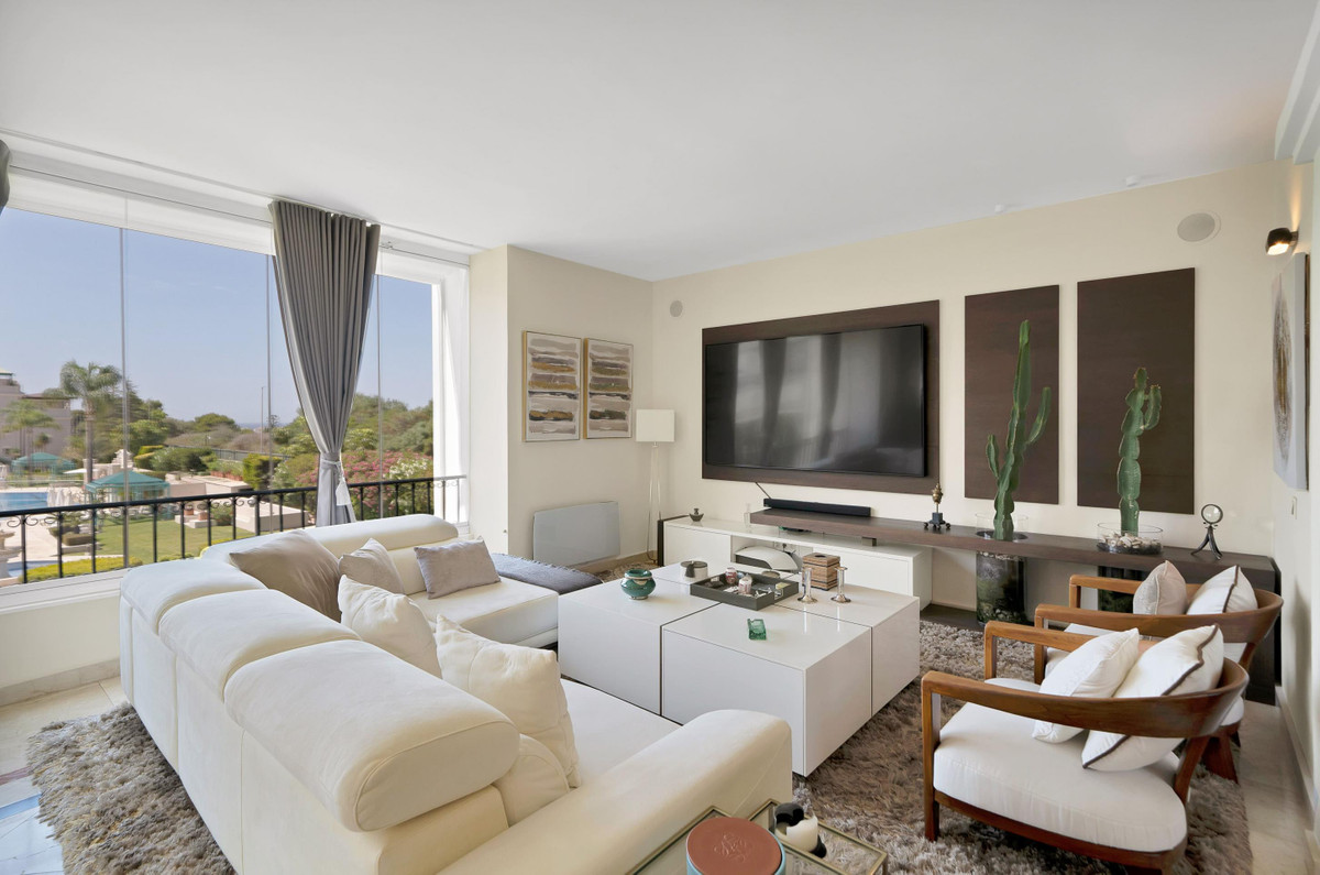 3 Bed Apartment for sale in Marbella Costa Del Sol, Málaga, Spain