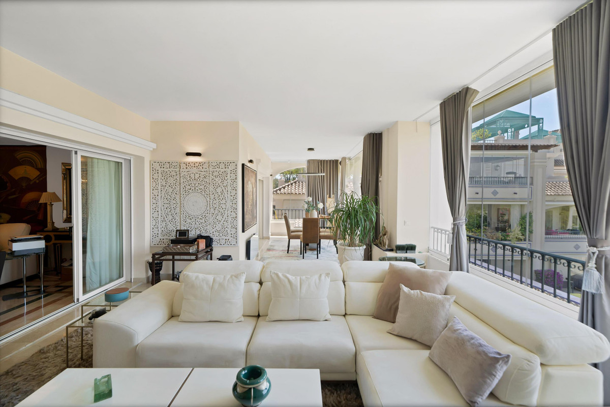 3 Bed Apartment for sale in Marbella Costa Del Sol, Málaga, Spain