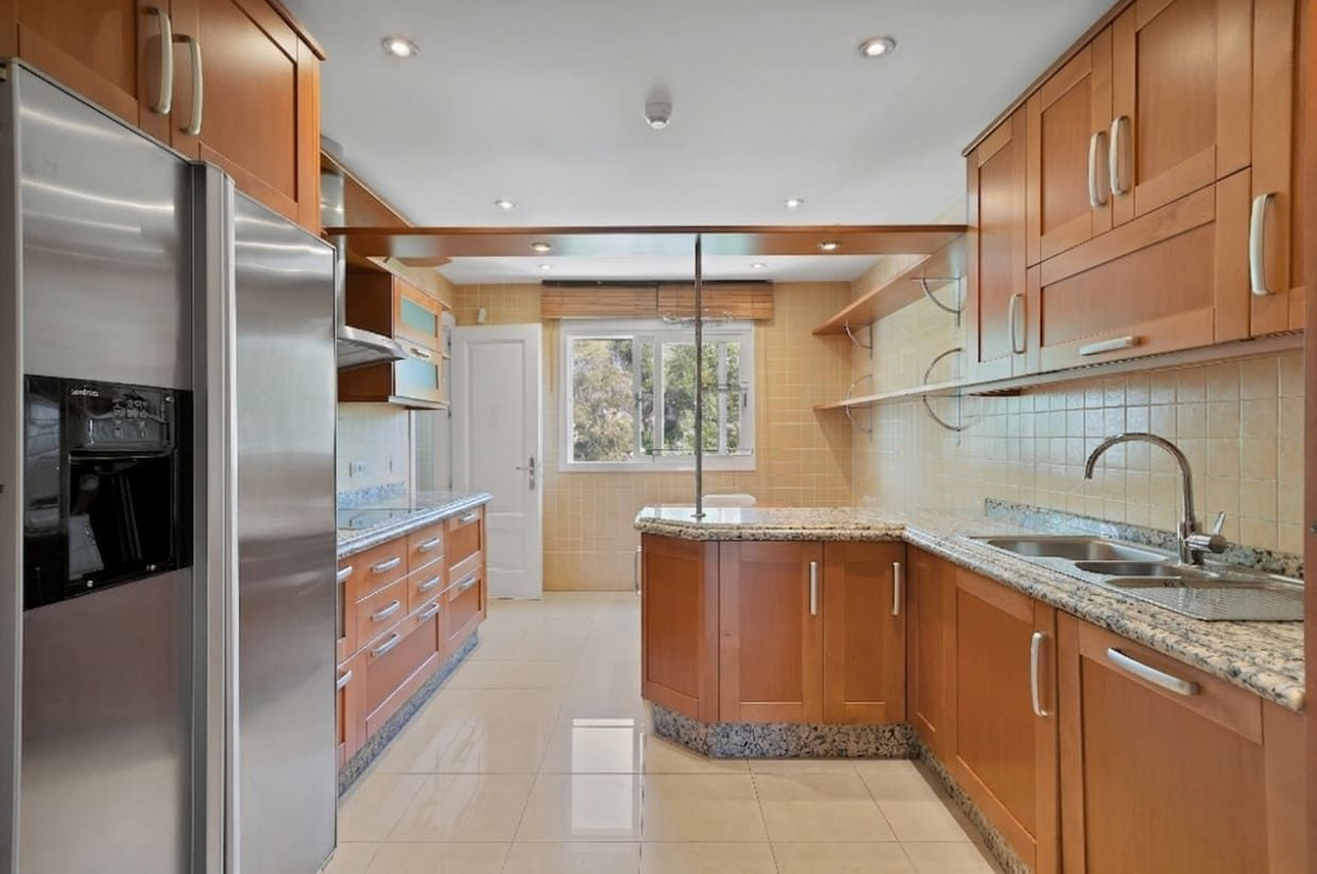 3 Bed Apartment for sale in Marbella Costa Del Sol, Málaga, Spain