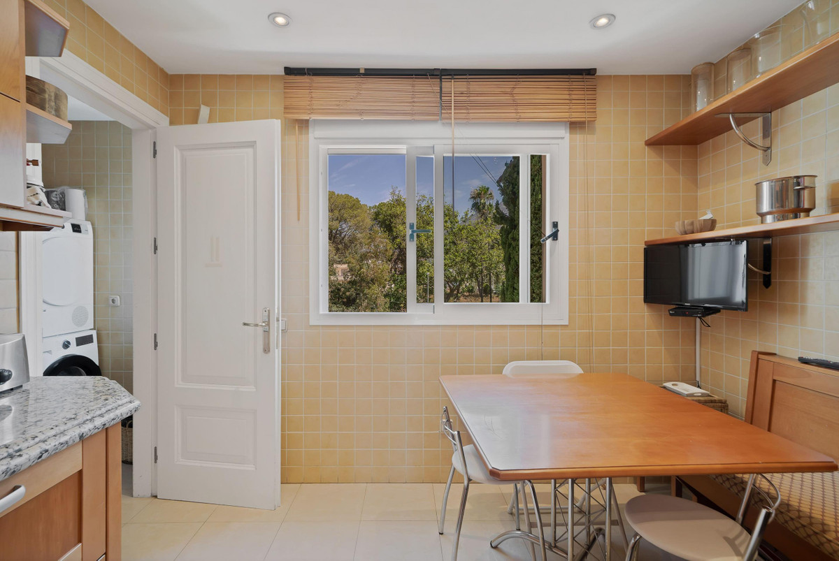 3 Bed Apartment for sale in Marbella Costa Del Sol, Málaga, Spain