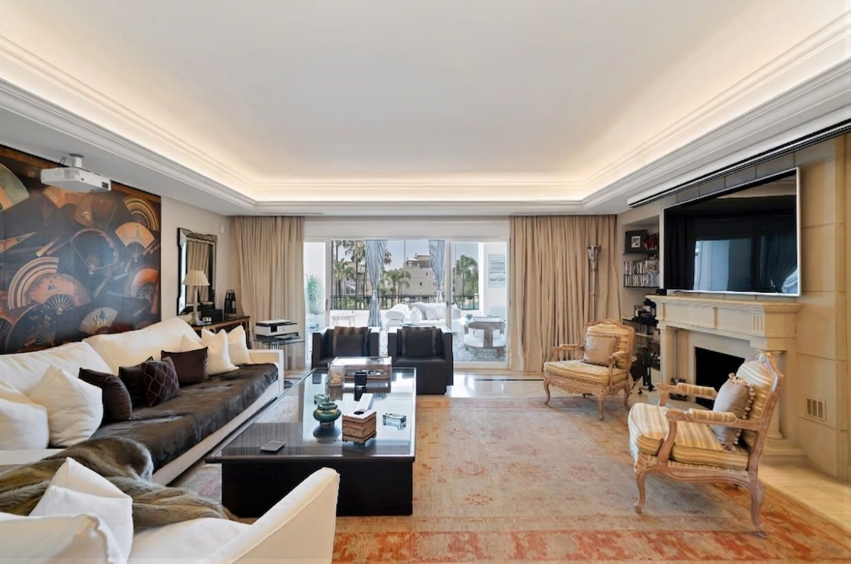 3 Bed Apartment for sale in Marbella Costa Del Sol, Málaga, Spain