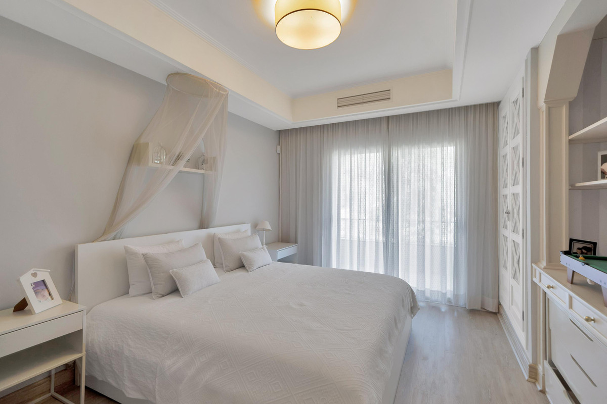 3 Bed Apartment for sale in Marbella Costa Del Sol, Málaga, Spain