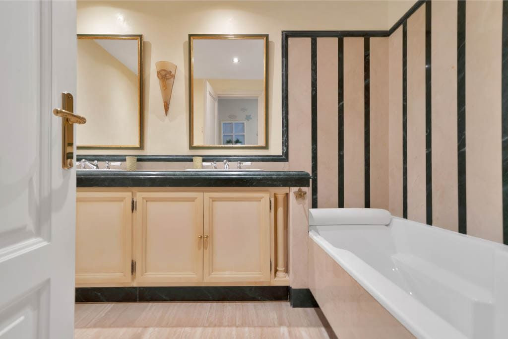 3 Bed Apartment for sale in Marbella Costa Del Sol, Málaga, Spain
