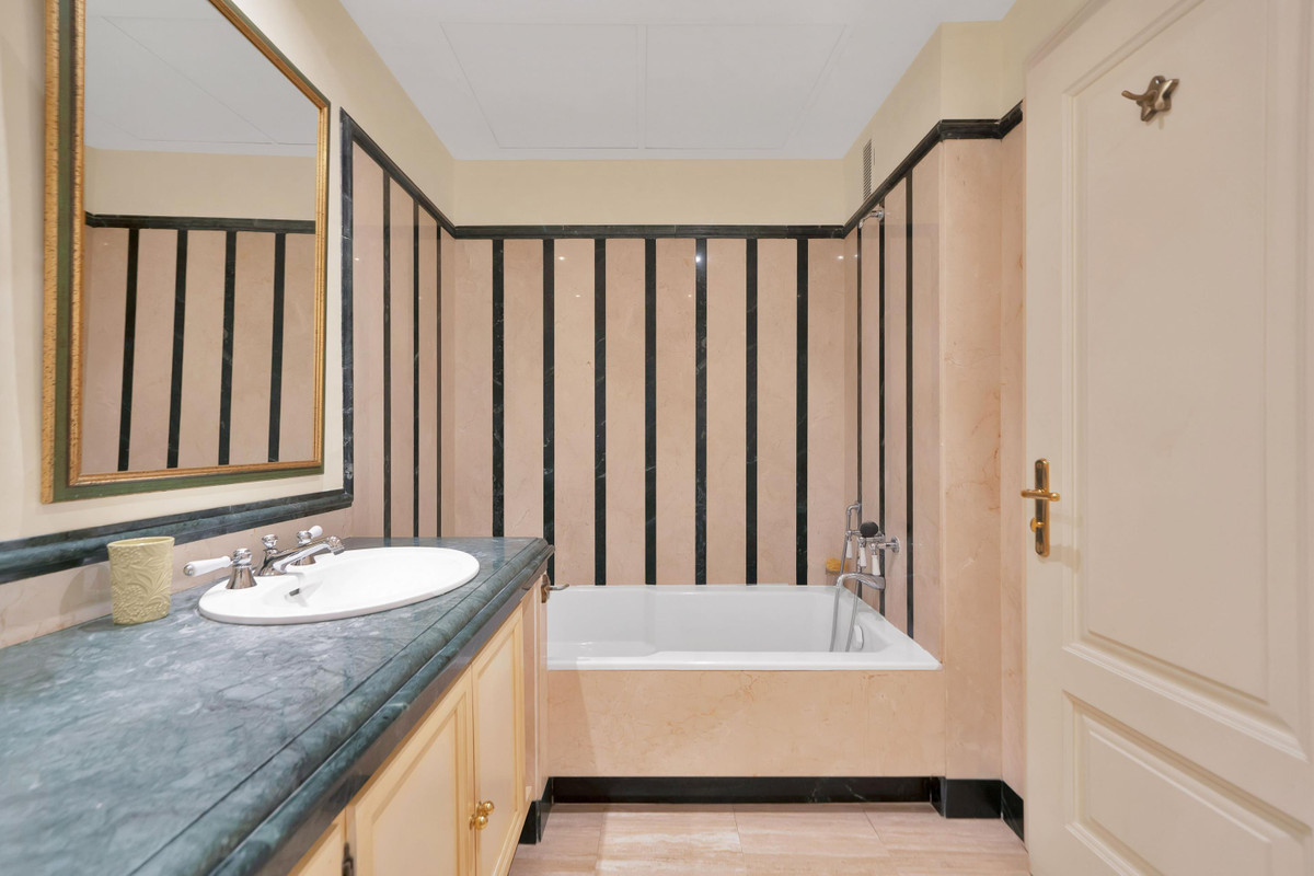3 Bed Apartment for sale in Marbella Costa Del Sol, Málaga, Spain