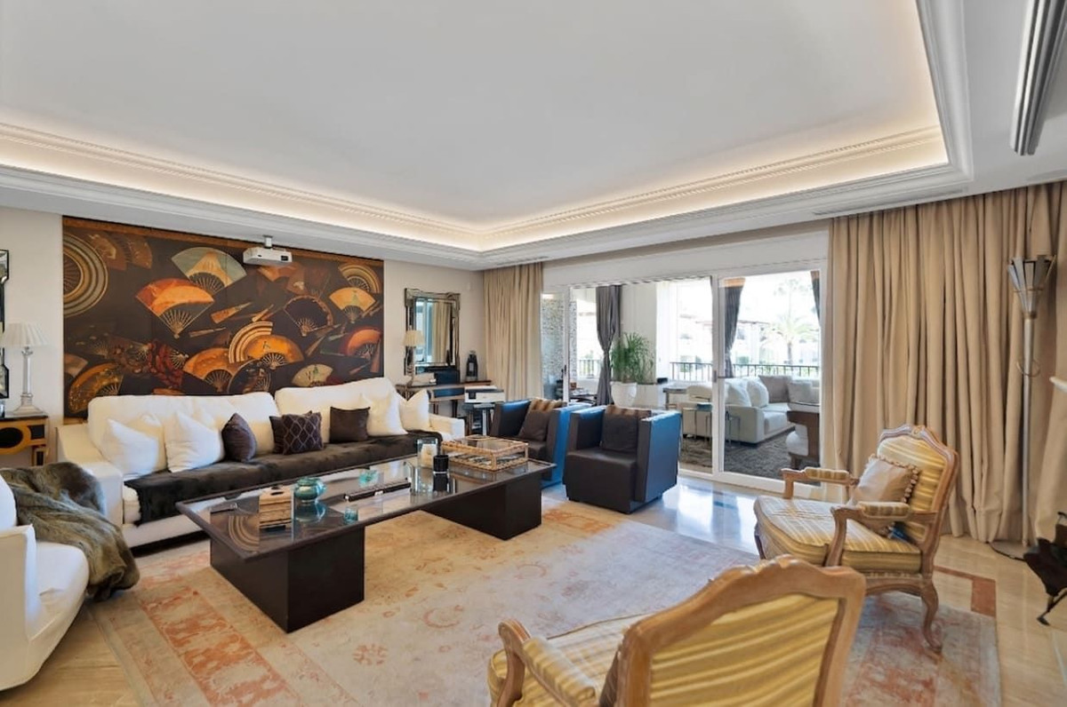 3 Bed Apartment for sale in Marbella Costa Del Sol, Málaga, Spain